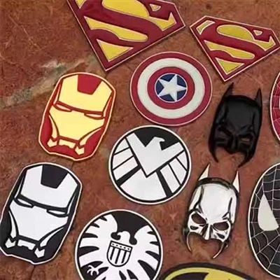 Os princípios da ciência dos materiais por trás dos logotipos de carros em me...