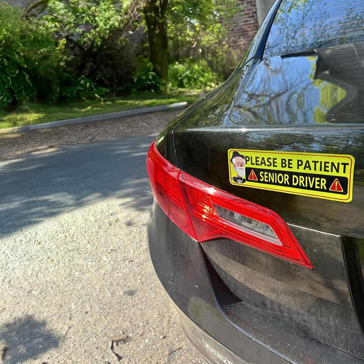 Por favor, esteja com o paciente e o motorista sênior