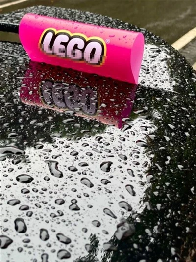 Etiqueta adesiva de carro com logotipo de vinil