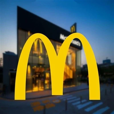 Adesivo com logotipo "M" personalizado para janela