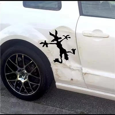 Adesivos de decalque de vinil para carro batendo na parede